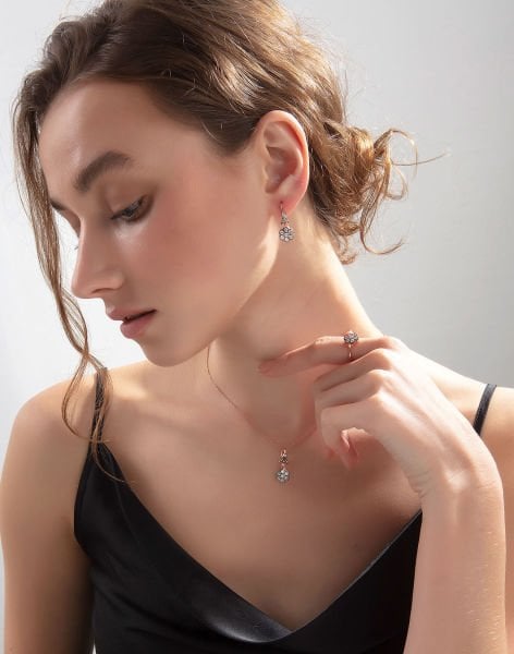 Elmas Montürü Gümüş çiçek Modeli Takı Seti