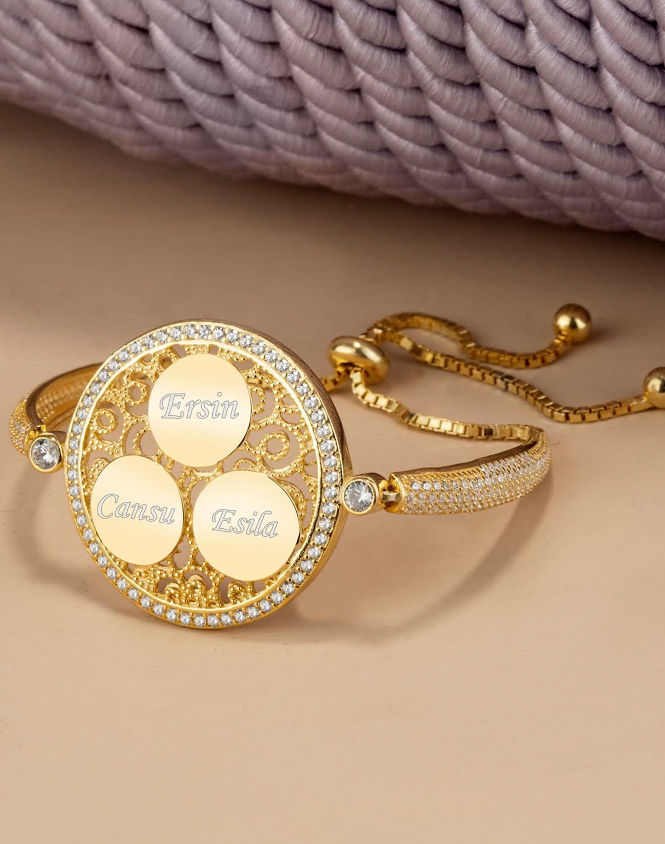 Ajör İşlemeli Üç İsimli Gümüş Asansörlü Bileklik