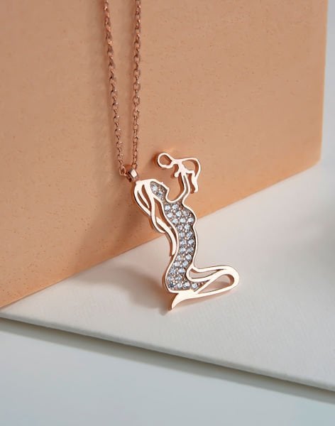 Anneler Gününe Özel Işıklı Kutuda Ana Kucağı Gümüş Kolye