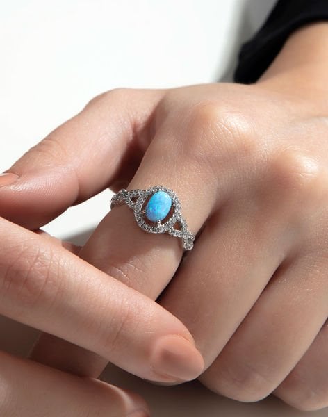 Oval Opal Taşlı Gümüş Yüzük