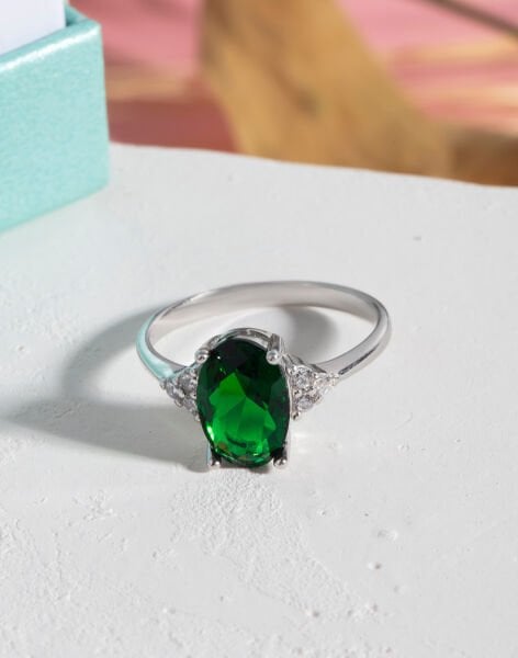 925 Ayar Zümrüt Rengi Oval Taşlı Gümüş Yüzük