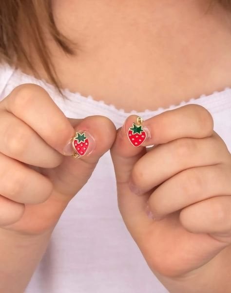 925 Ayar Gümüş Çilek Çocuk Küpesi