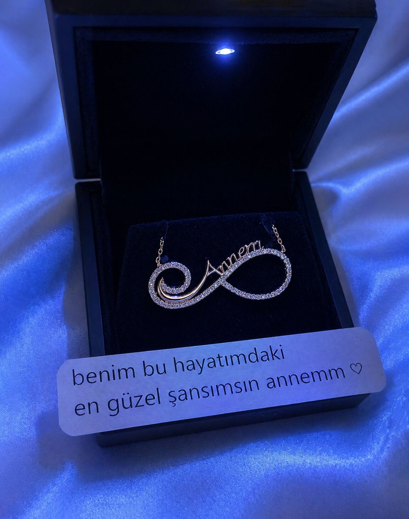 Işıklı Kutuda Annem Yazılı Gümüş Sonsuzluk Kolye