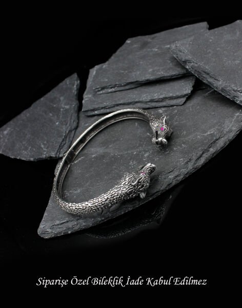 Özel Tasarım Yaylı Gümüş Kurt Erkek Bilekliği