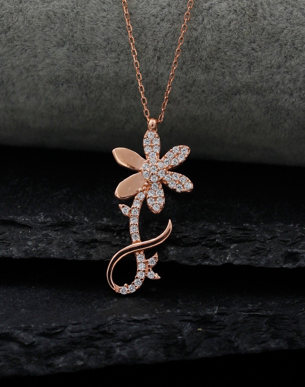 Sonsuz Aşkın Çiçeği Gümüş Papatya Kolye