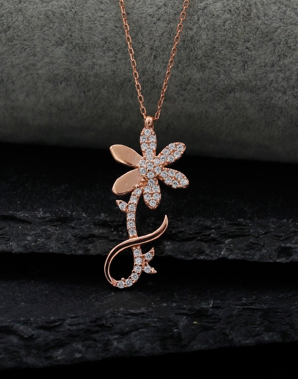 Sonsuz Aşkın Çiçeği Gümüş Papatya Kolye