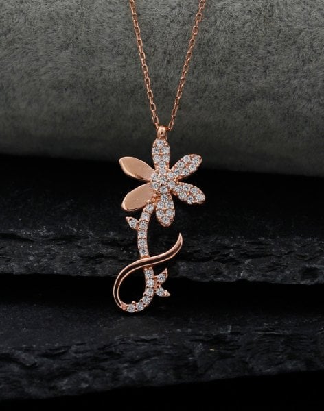 Sonsuz Aşkın Çiçeği Gümüş Papatya Kolye