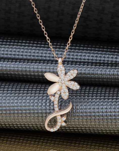 Sonsuz Aşkın Çiçeği Gümüş Papatya Kolye