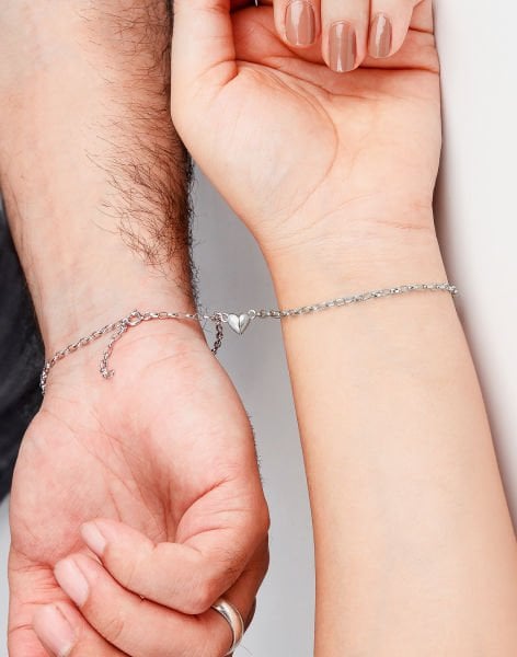 925 Ayar Gümüş Mıknatıslı Kalplerin Birleşimi Sevgililer Günü Bilekliği Rodyum Kaplama