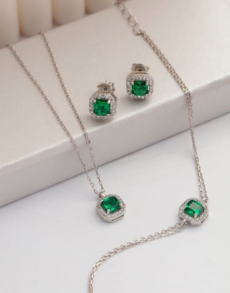 925 Ayar Kare Baget Taşlı Gümüş Takı Seti YEŞİL