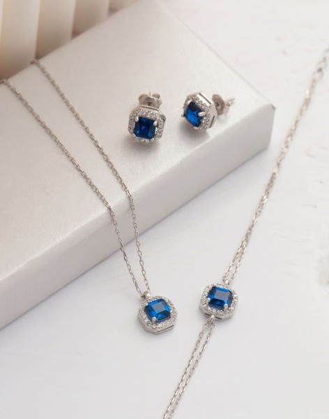 925 Ayar Kare Baget Taşlı Gümüş Takı Seti LACİVERT