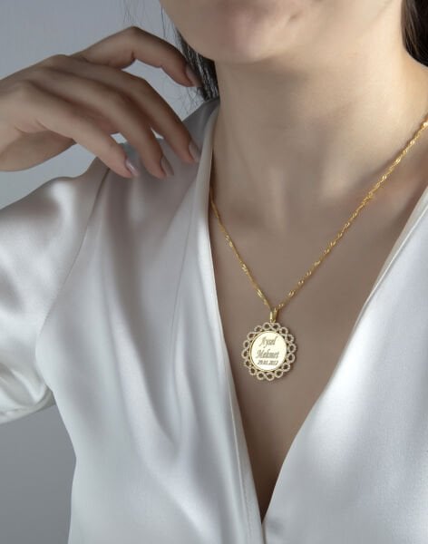 Sonsuzluk Çerçeveli İsimli Gümüş Singapur Kolye