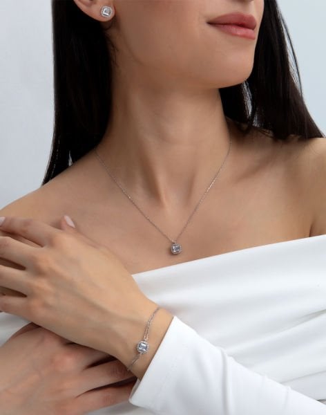 925 Ayar Kare Baget Taşlı Gümüş Takı Seti BEYAZ