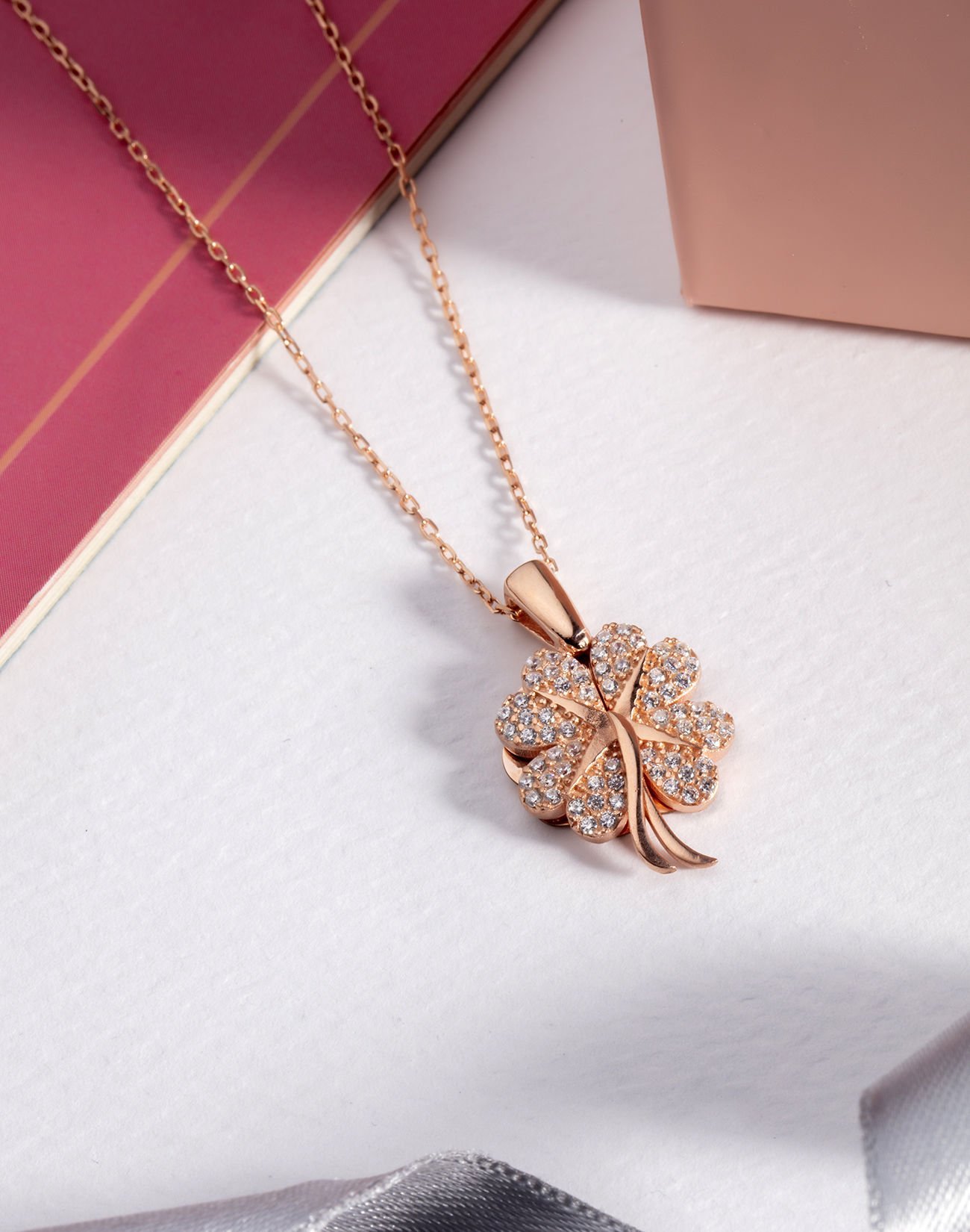 Kişiye Özel Gümüş Açılır Yonca Kolye