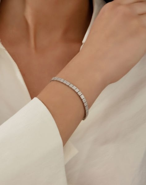 925 Ayar Gümüş Pırlanta Modeli Zirkon Taşlı Kare Asansörlü Bileklik