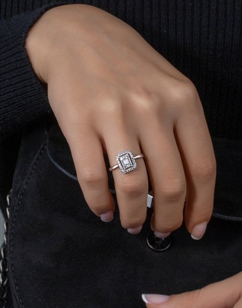 Pırlanta Modeli Baget Taşlı Gümüş Yüzük