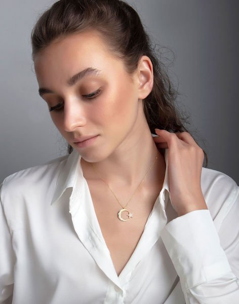 Zarif Tasarımlı Kaz Ayağı Elmas Modeli Ay Yıldız Kolye 14 Ayar Altın Kaplama