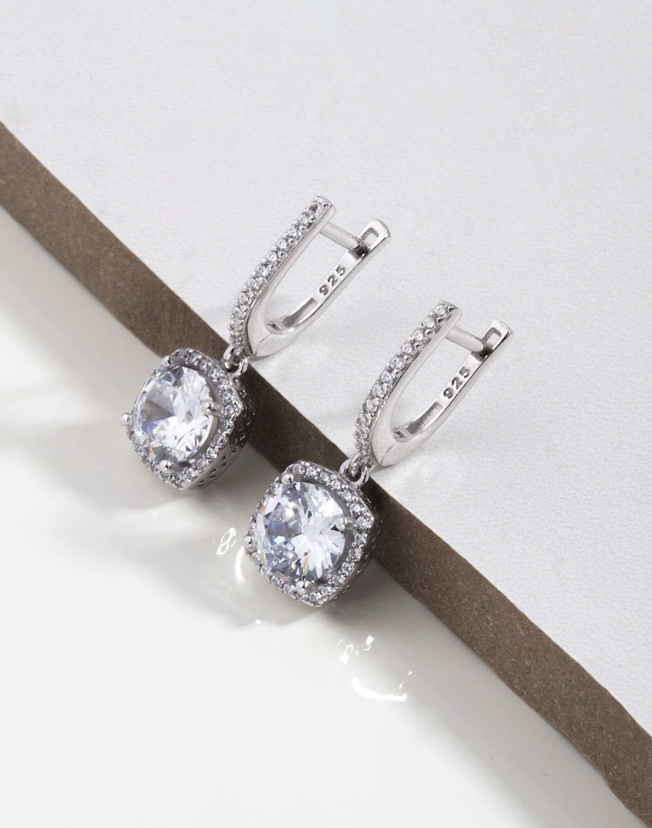 Klasik Pırlanta Modeli Sallantılı Gümüş Küpe