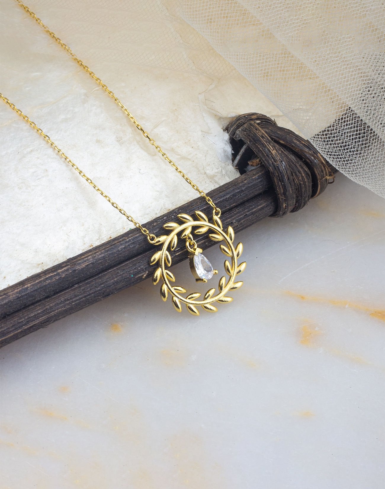 925 Ayar Başak Modeli Damla Taşlı Gümüş Kolye BEYAZ