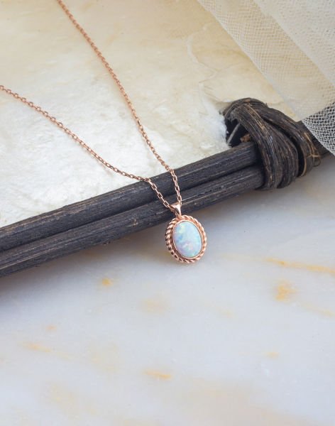 925 Ayar Opal Taşlı Oval Minimal Gümüş Kolye Rose Kaplama