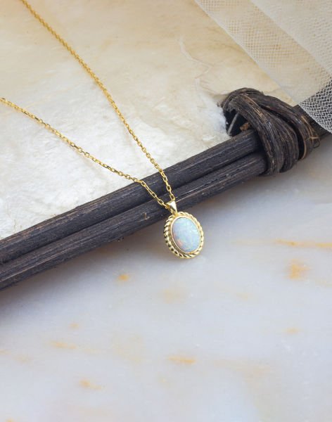 925 Ayar Opal Taşlı Oval Minimal Gümüş Kolye 14 Ayar Altın Kaplama